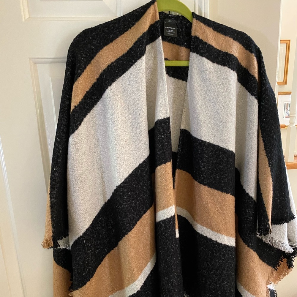 NWOT EXPRESS CAPE/SHAWL